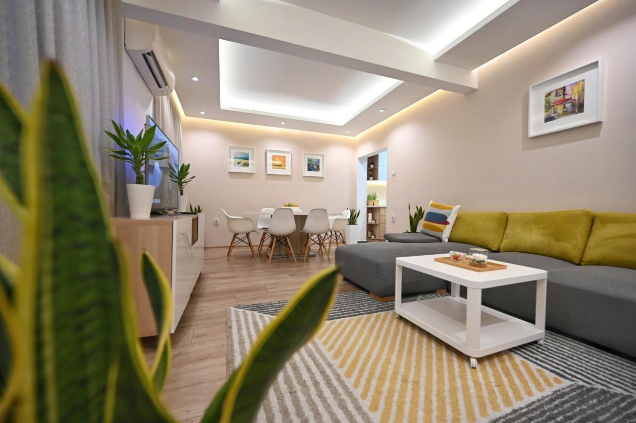 Modern Central 2-Bedroom Apartment With Parking Várna Kültér fotó