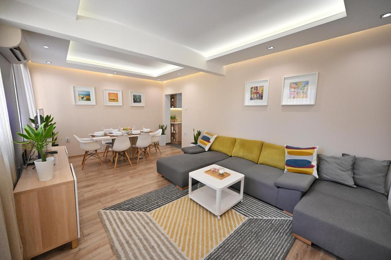 Modern Central 2-Bedroom Apartment With Parking Várna Kültér fotó