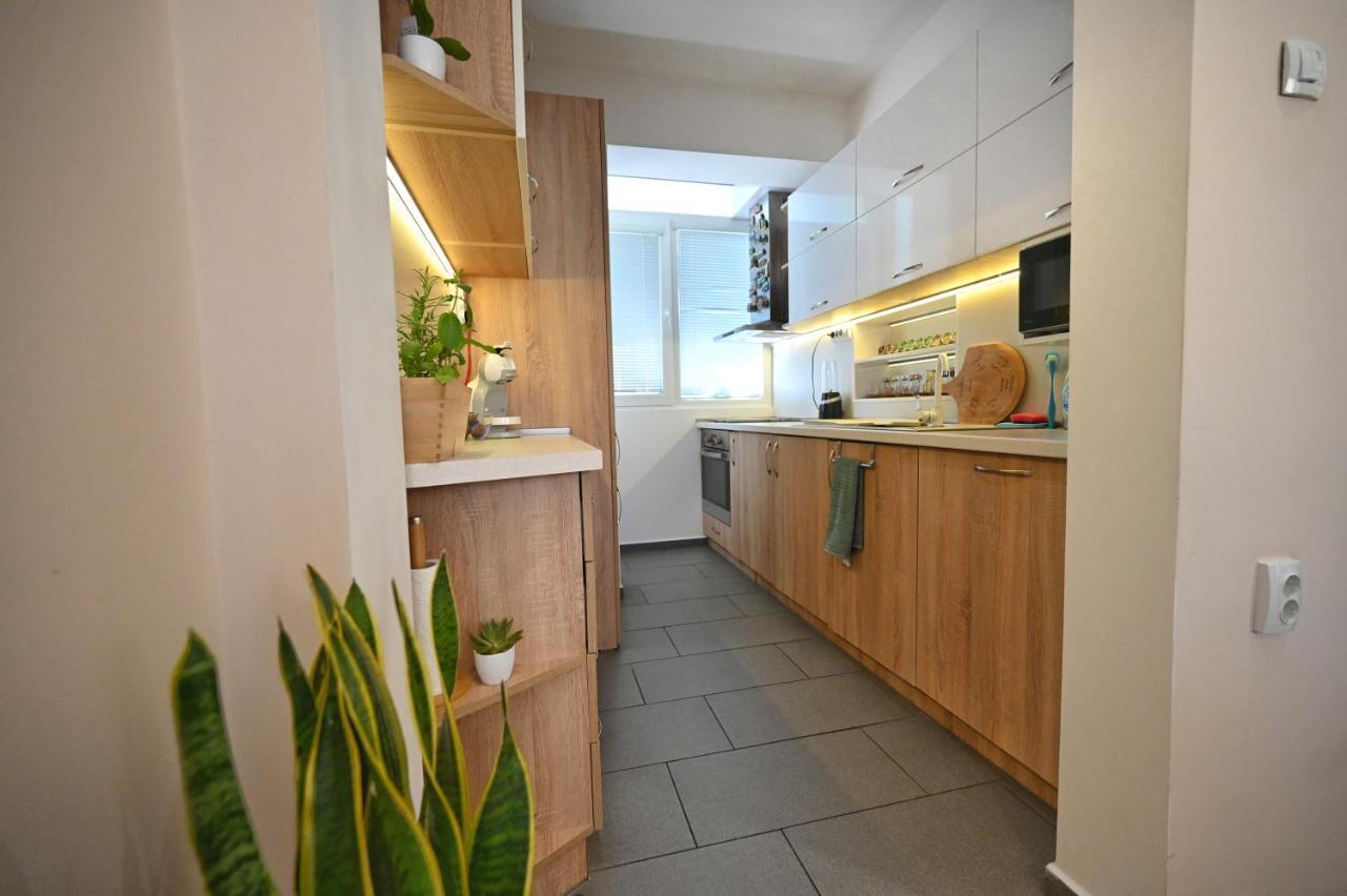 Modern Central 2-Bedroom Apartment With Parking Várna Kültér fotó