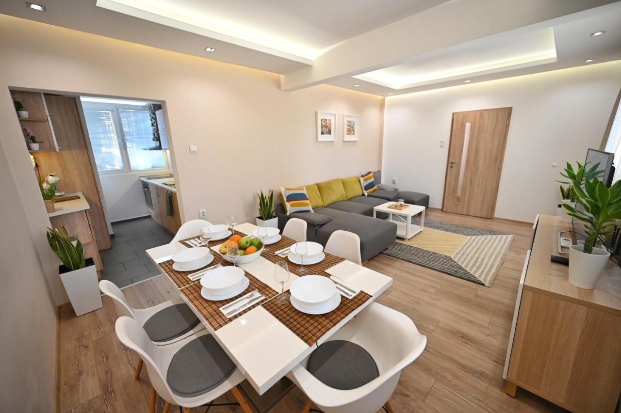 Modern Central 2-Bedroom Apartment With Parking Várna Kültér fotó