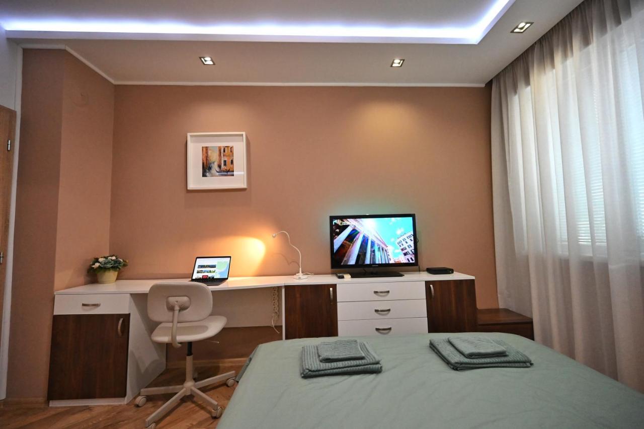 Modern Central 2-Bedroom Apartment With Parking Várna Kültér fotó