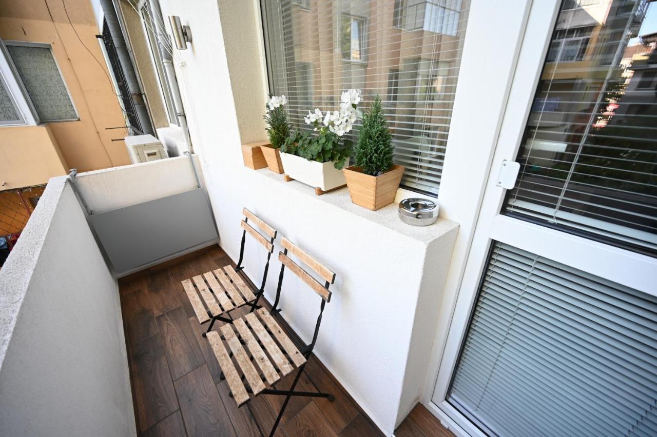 Modern Central 2-Bedroom Apartment With Parking Várna Kültér fotó