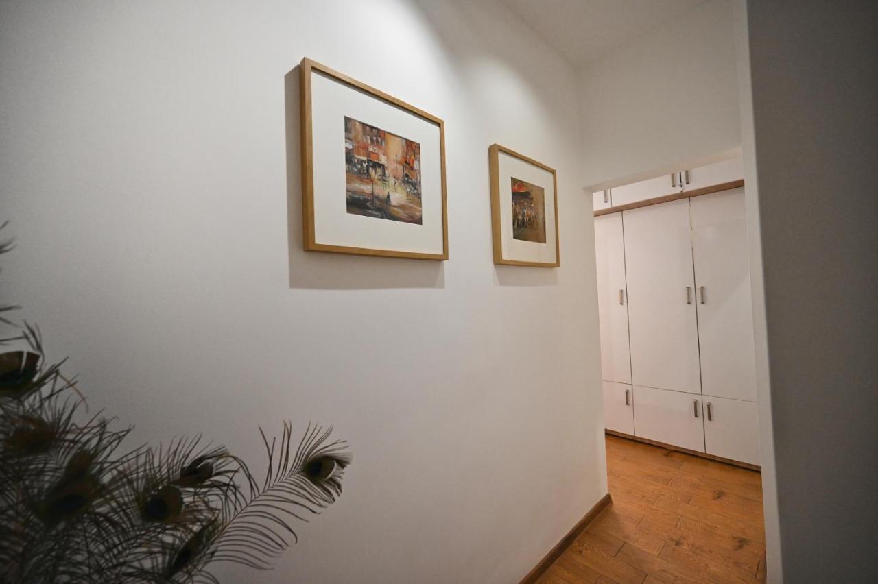 Modern Central 2-Bedroom Apartment With Parking Várna Kültér fotó